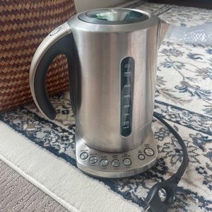 Breville Electric IQ Kettle bke820xl